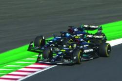 极速赛车世界-F1-激烈争吵！拉塞尔与汉密尔顿互喷，梅奔爆发内讧，难了！