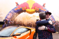 极速赛车世界-维斯塔潘支持马科在红牛F1团队的领导争议中